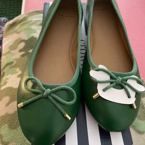 Brand new in box gorgeous forest green ballet flats. Perfect for the fall